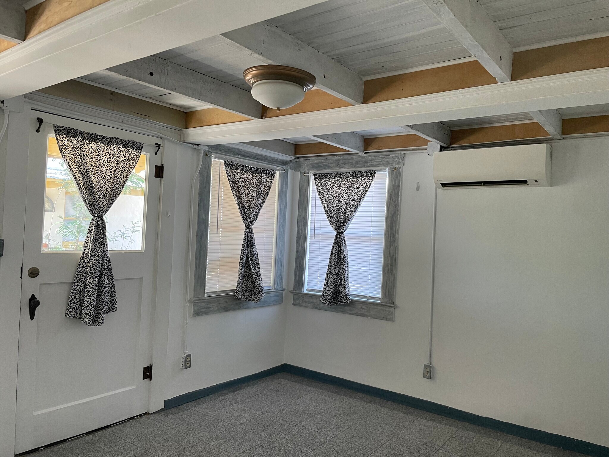 Living room - 333 E 15th St