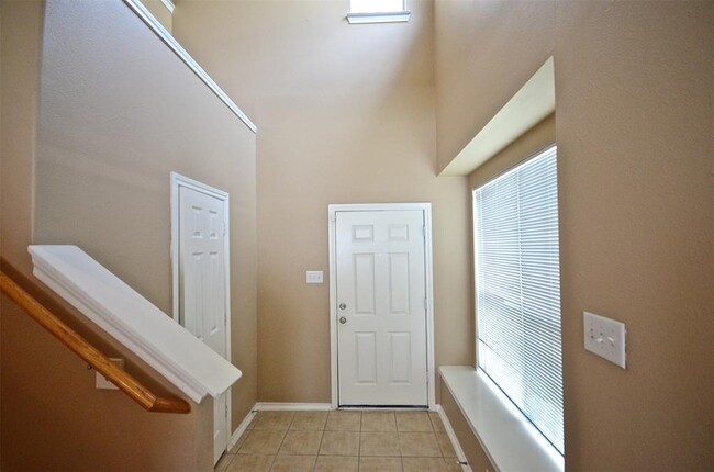 Building Photo - 5614 Redgrove Ln