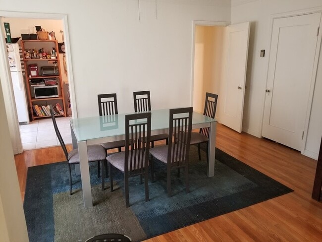 Building Photo - 466 N Orange Grove Ave