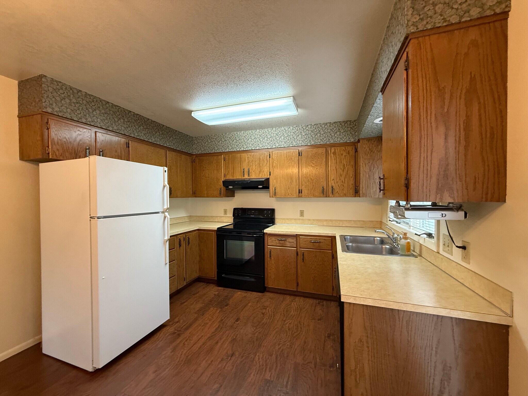 kitchen - 3091 Saint Johns Ave