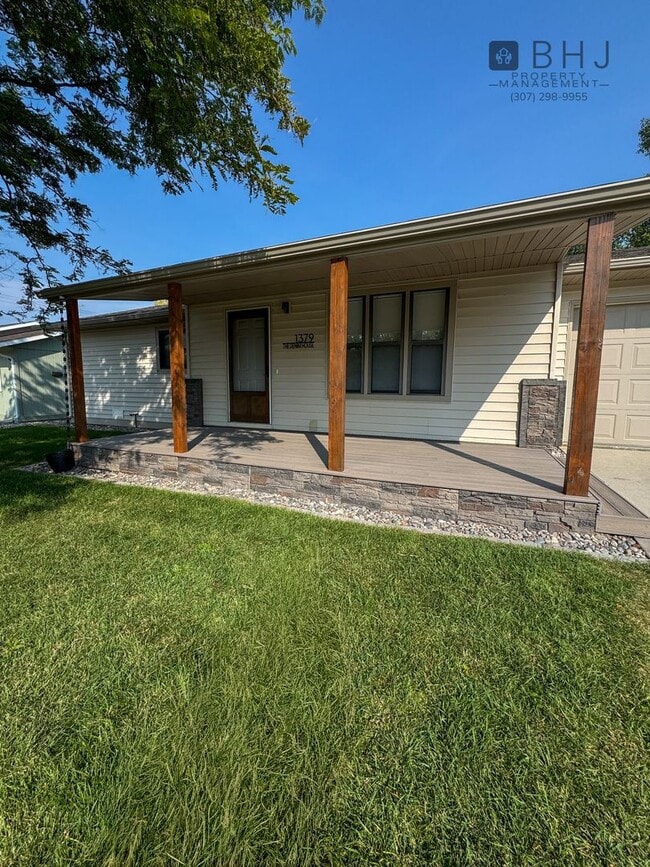 Building Photo - Dog Friendly 2 bed/ 1 bath HOUSE for Rent!