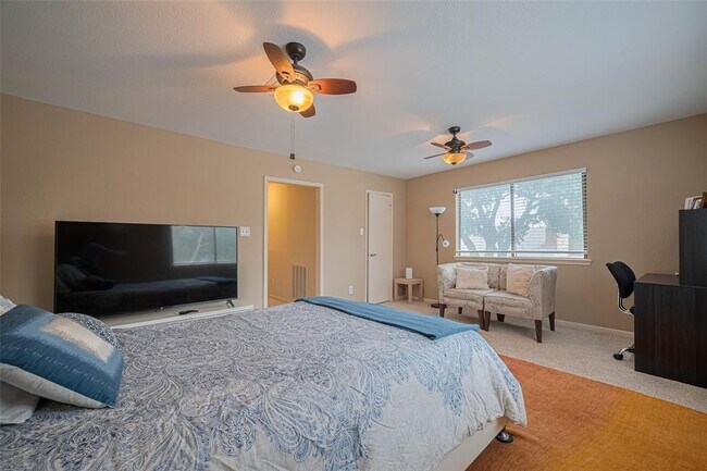 Building Photo - 12231 Carriage Hill Dr