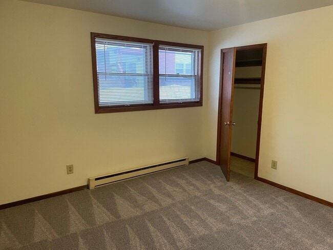 Building Photo - Douglas Creek Apartments LLC