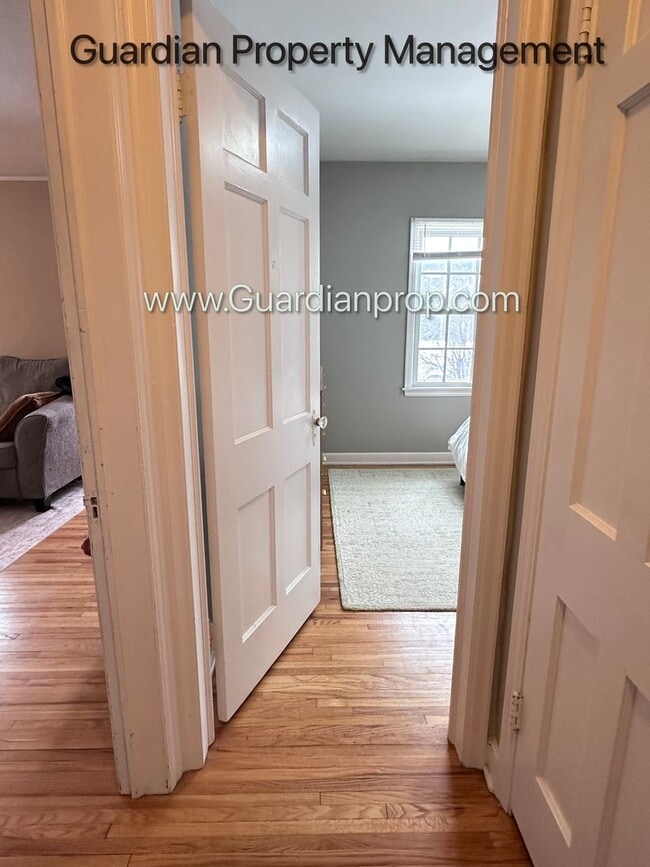 Building Photo - South Minneapolis Single Family Home, Garage, Fenced In Yard, Excellent Condition