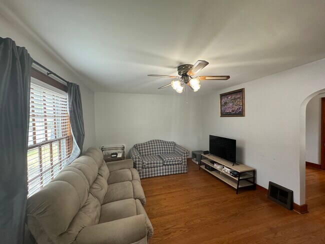 Upstairs Living Room - 1112 William St