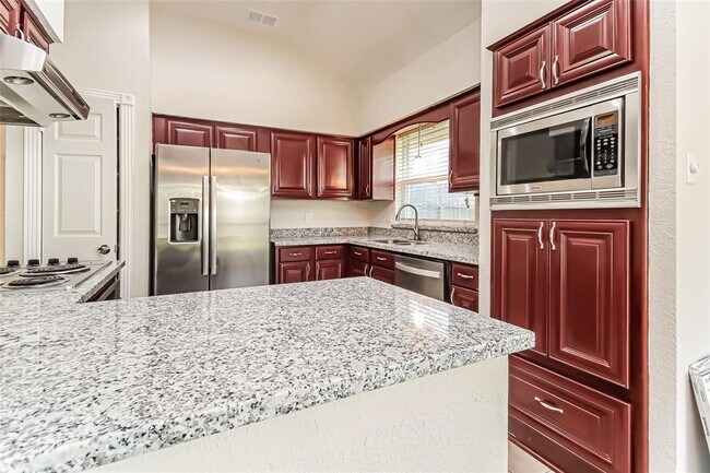 Building Photo - 8610 Greenleaf Lake Dr