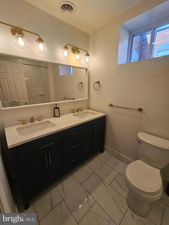 Building Photo - 150 E Pleasant St