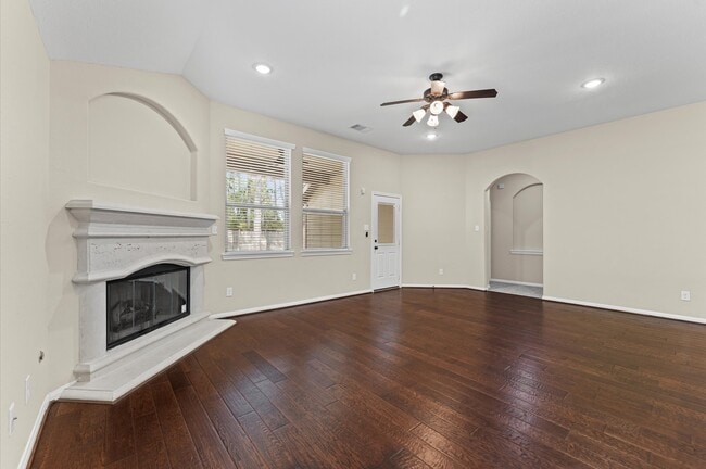 Building Photo - 38 Tallgrass Way