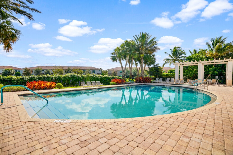 Clubhouse Pool (heated) and Hot tub - 10103 Akenside Dr