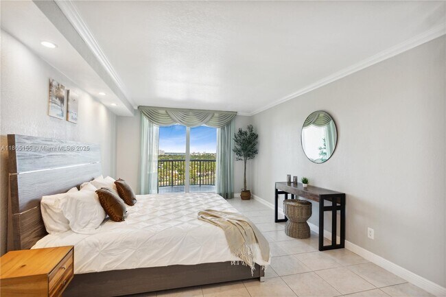 Building Photo - 5401 Collins Ave