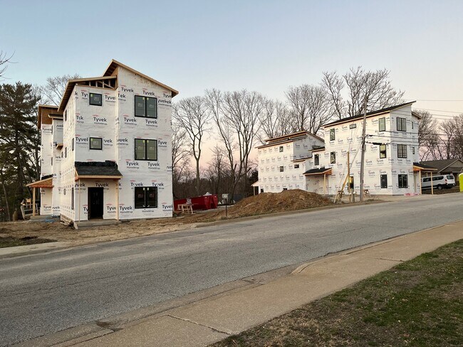 Building Photo - 601 E Miller Dr