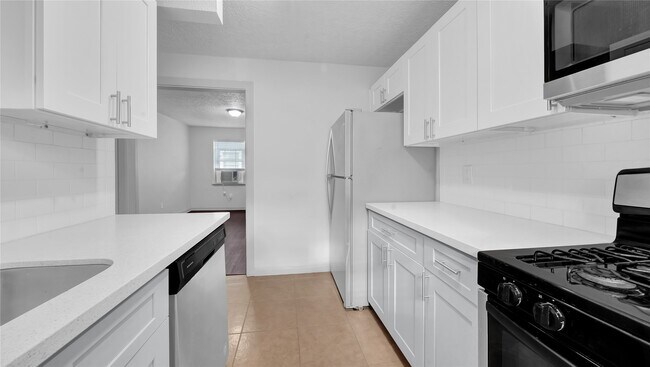 Building Photo - 2503 Delano St