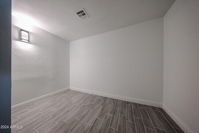 Building Photo - 11207 S Iroquois Dr