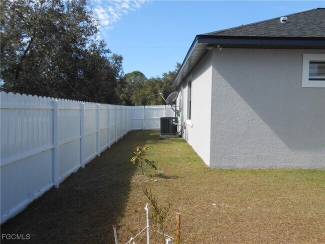 Building Photo - 6033 Kumquat Cir