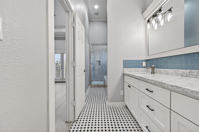 Building Photo - 1128 E 24th St