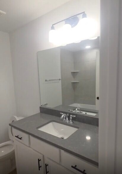 Building Photo - 1065 Captiva Point