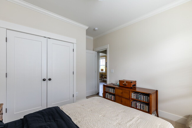 Building Photo - 1510C Rosebank Ave