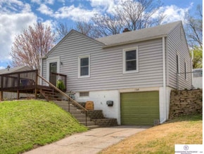 Building Photo - Charming 2 Bedroom Near Blackstone!!