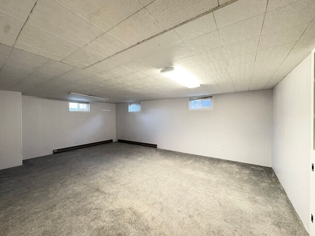 Building Photo - 437 Circleway Dr