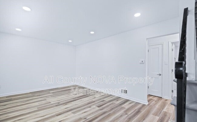 Building Photo - 5606 Elberton Pl