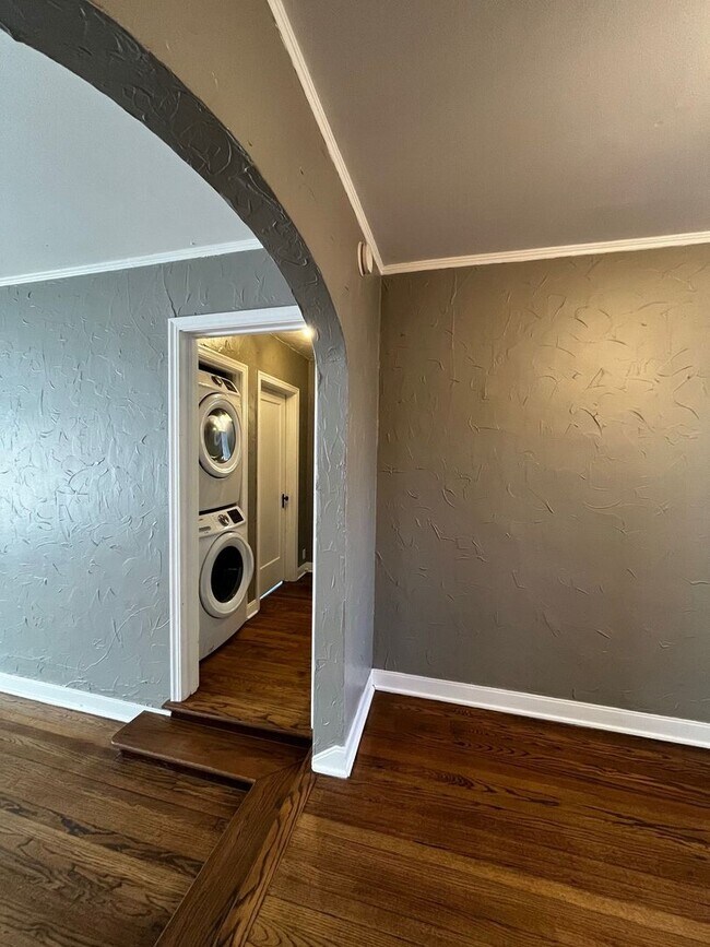 Building Photo - Historic Duplex near Plaza district!