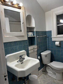 Bathroom - 2615 Parker St