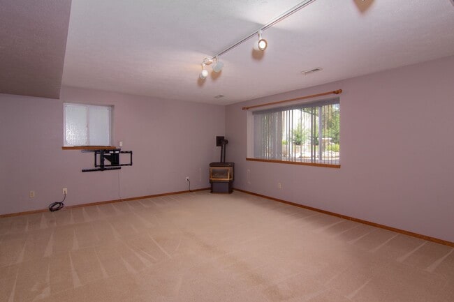 Building Photo - COMING SOON !! 3 bed 2.5 Bath Home on .5 acre lot in corner of Culdesac Mead School District