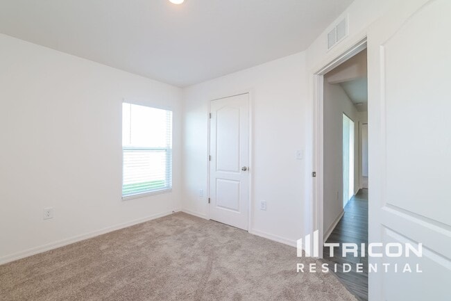 Building Photo - 2045 Amber Sweet Cir
