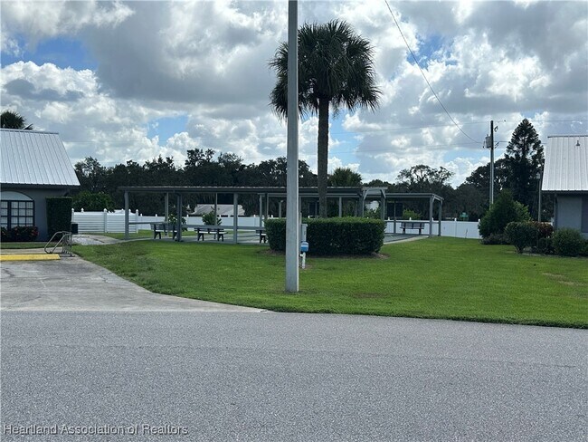 Building Photo - 2531 N Orangewood St