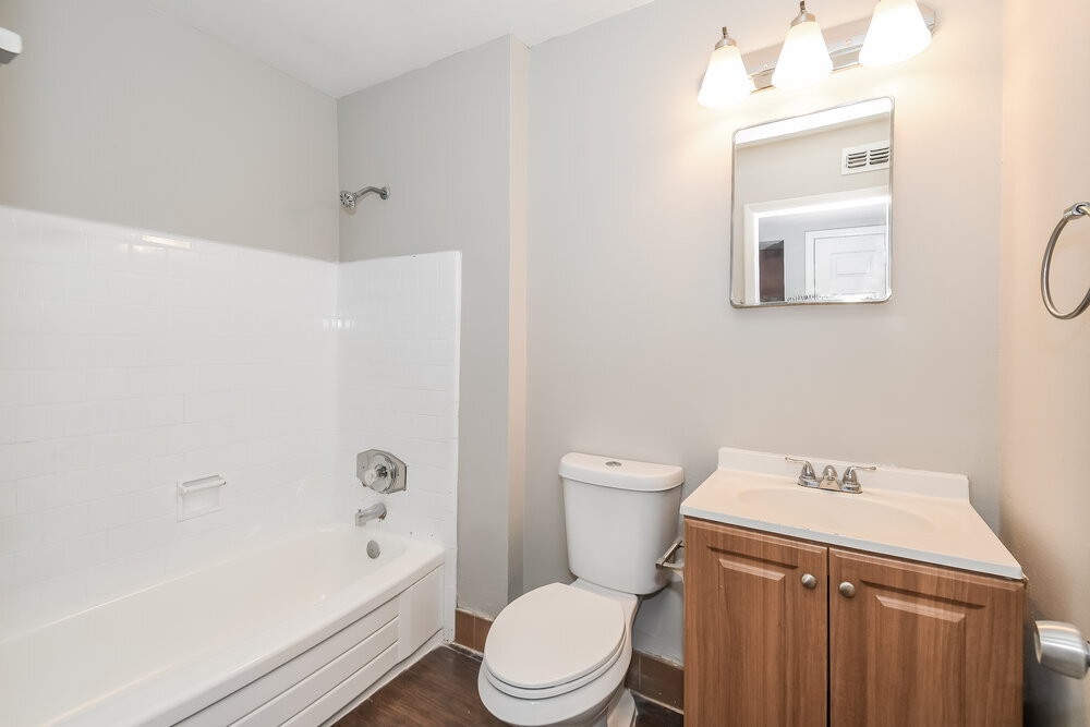 Building Photo - 4626 Castleton Dr