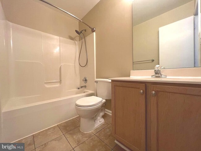 Building Photo - 4971 Clarendon Terrace