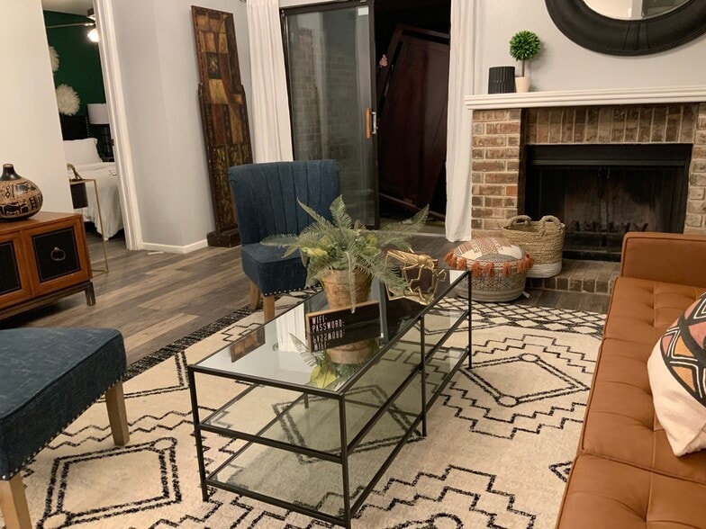 Living Room - 13018 Heimer Rd