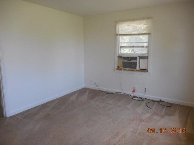 Building Photo - 3 Bedroom Home For Rent Near Lowes On Madison Street!