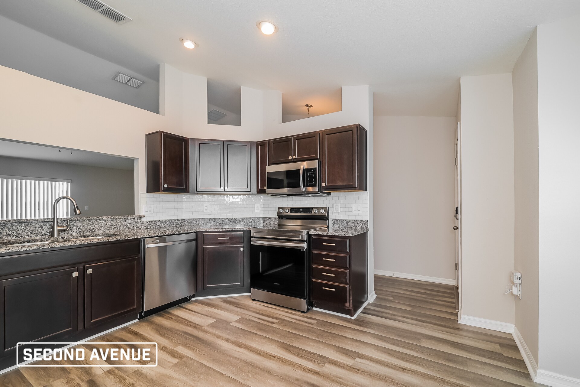 Building Photo - 2041 Horse Creek Ln