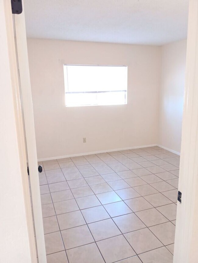 Building Photo - Charming 1 Bed/1 Bath in Central Tucson – ...