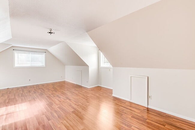 Building Photo - CUTE AND COZY FOUR BEDROOM IN LONGVIEW