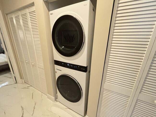 Building Photo - 1330 28th Ave