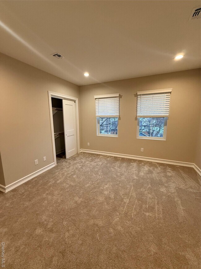 Building Photo - 122 Greenwich Ave