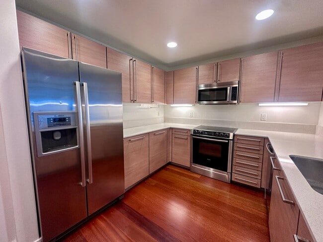 Building Photo - Modern 1 Bedroom Condo in SOMA!