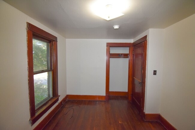 Building Photo - 205-205 S Summit St