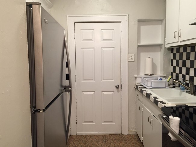 Building Photo - 1051 Government St