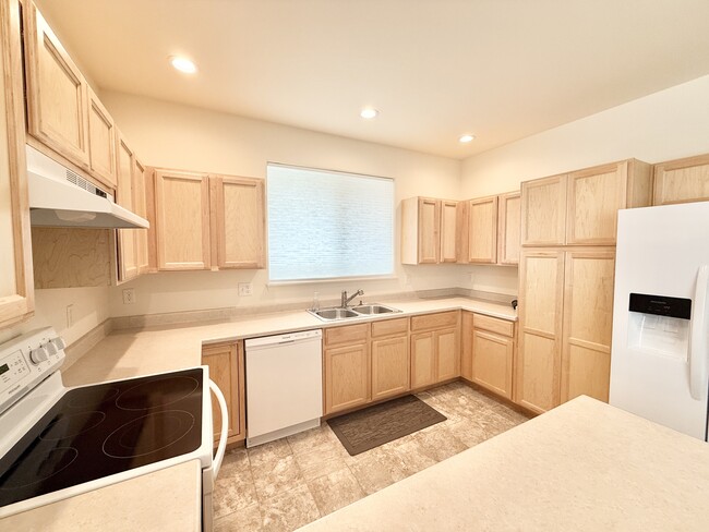 Building Photo - 906 Ashbrook Dr