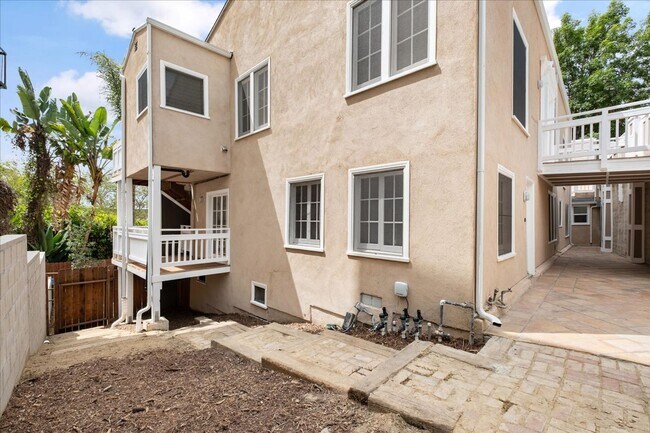 Building Photo - Emmet Terrace Triplex