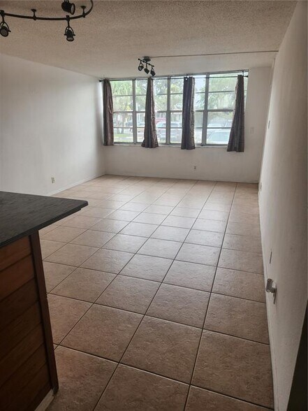 Primary Photo - 2771 Taft St