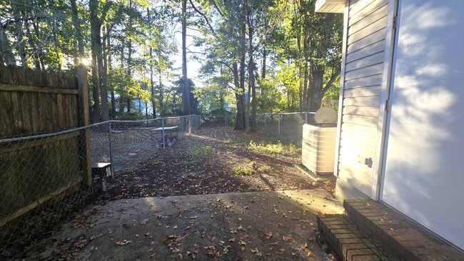 Building Photo - 1128 Pueblo Dr