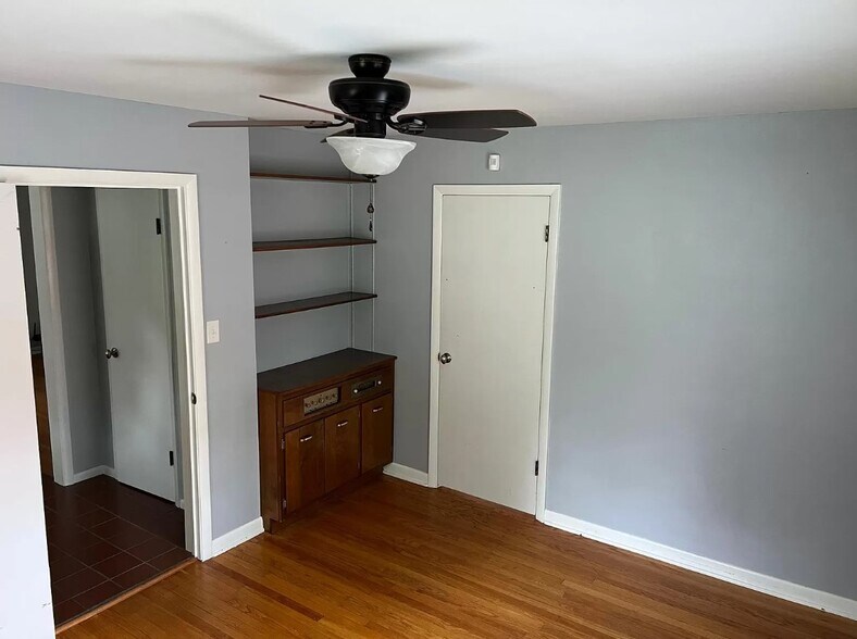 Building Photo - 1120 Ivy Ln