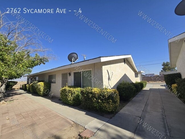 Building Photo - 2762 Sycamore Ave