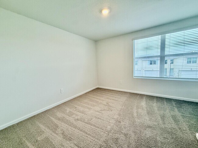 Building Photo - 586 Salisbury Cir