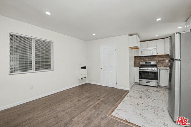Building Photo - 2153 Glendon Ave
