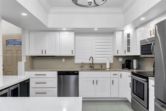 Building Photo - 8898 SW 62nd Terrace